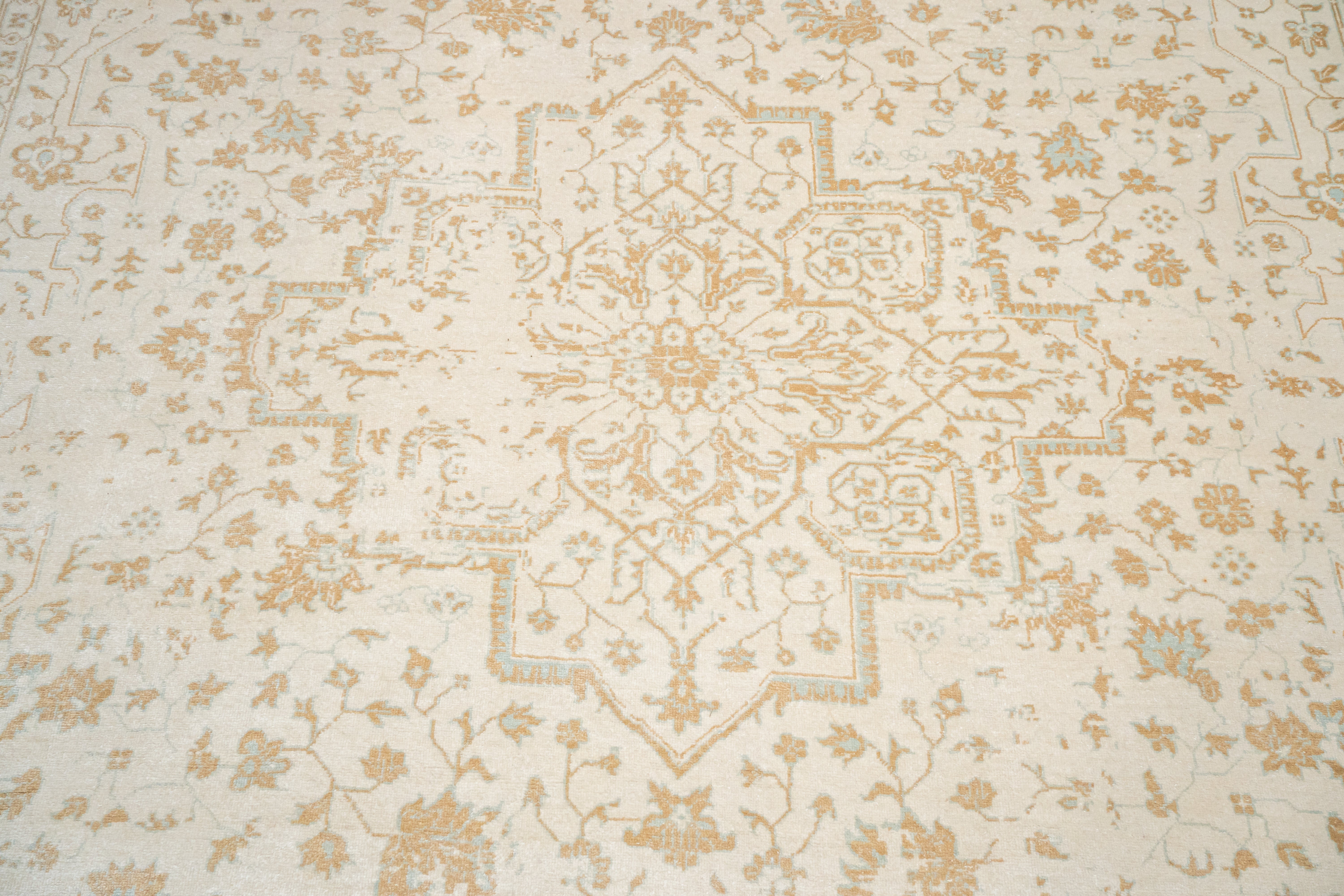 Handknotted Rug DIA- 1074 SERAPI Pearl, French Beige & Ash Gray